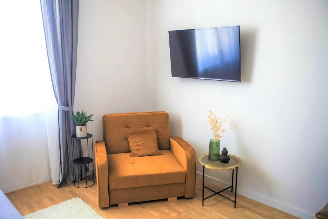 Hedone City Luxury Apartments With Free Parking Pula Exterior photo