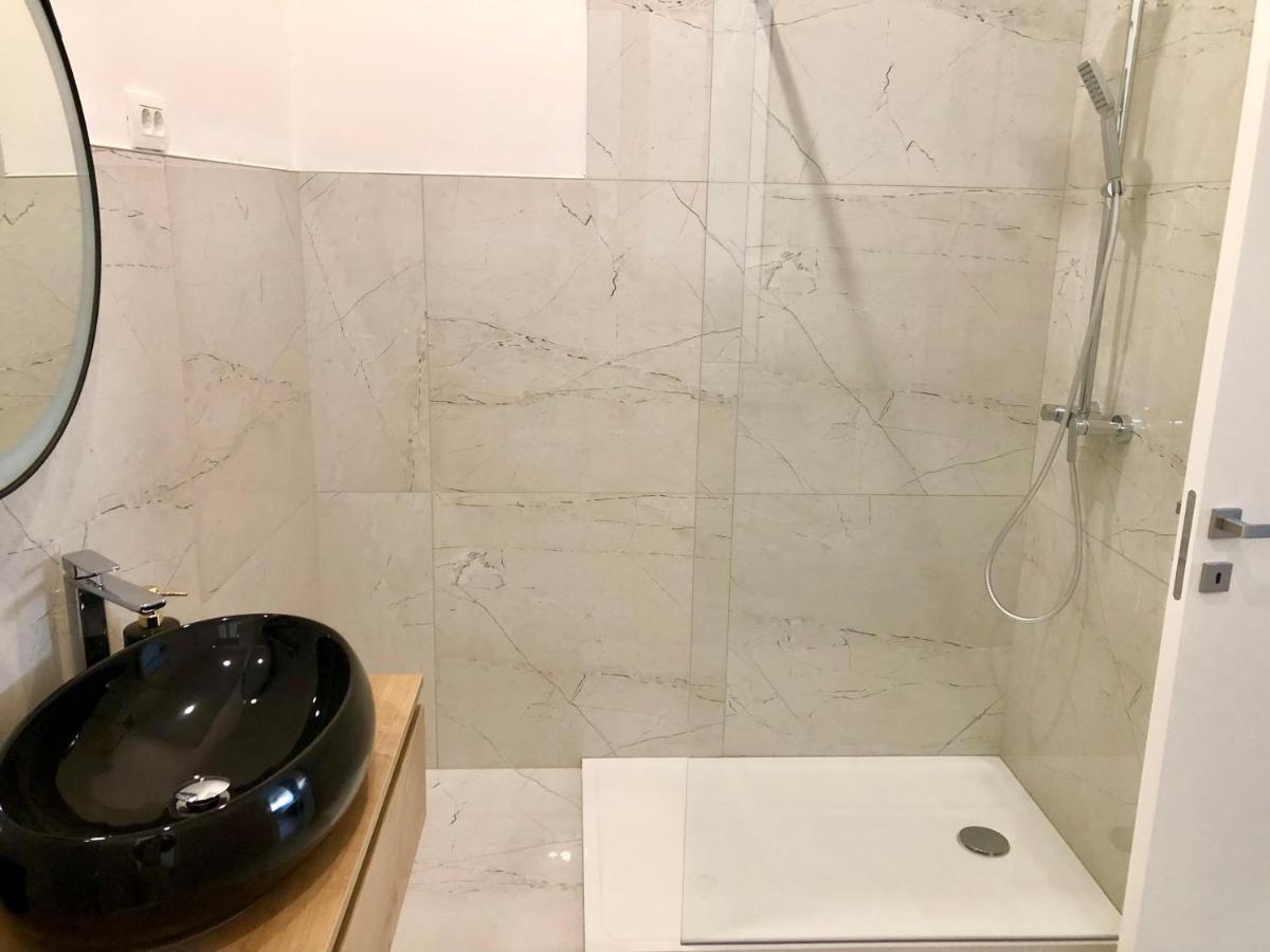 Hedone City Luxury Apartments With Free Parking Pula Exterior photo